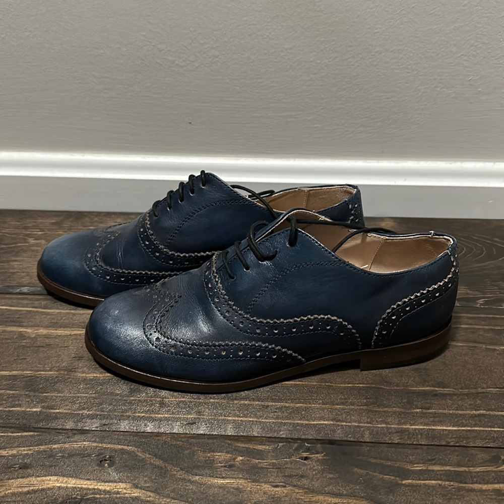 Massimo Matteo blue Oxford Women’s shoe. Size 6. Made in Italy.